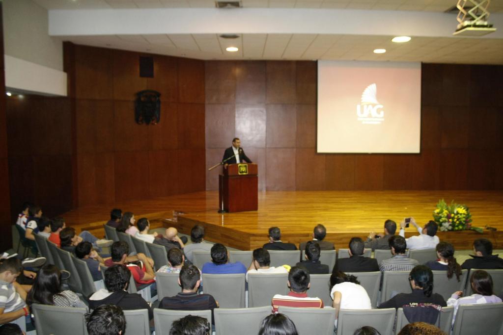 Los Alumnos se dieron cita en el Auditorio Dr. Luis Garibay Gutiérrez.